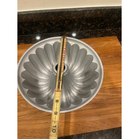 Nordic Ware Elegant Party Gold Bundt Pan - Picture 8 of 9